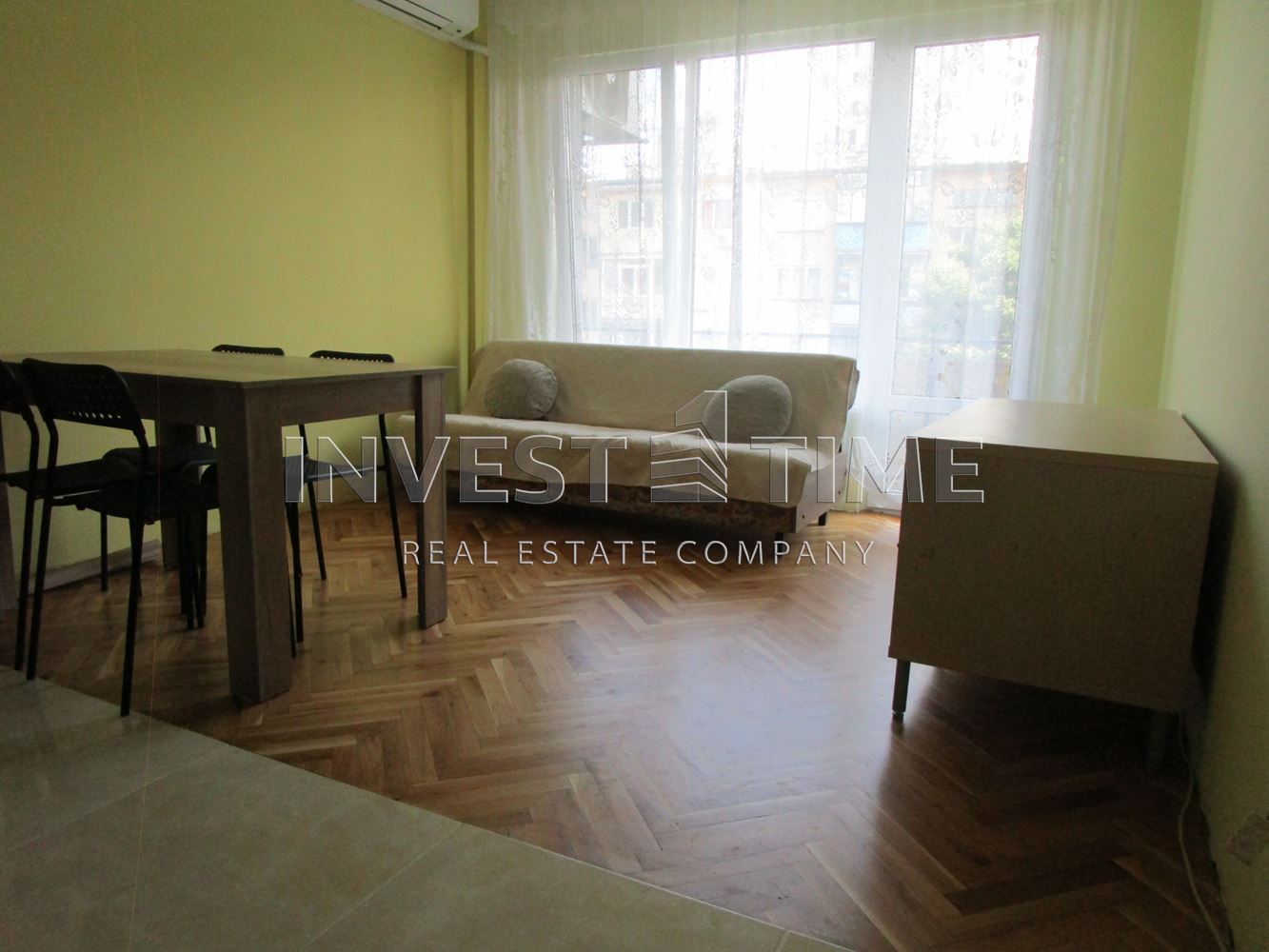 Двустаен, обзаведен апартамент под наем, в ж.к.Чайка! - Агенция за недвижими имоти Варна - Екипът