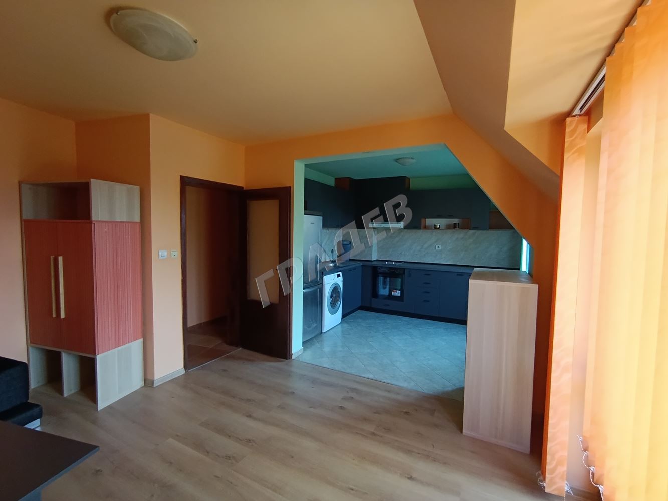 Четиристаен панорамен апартамент под наем в тих район на ж.к. Бриз - Агенция за недвижими имоти Варна - Екипът, имот 2