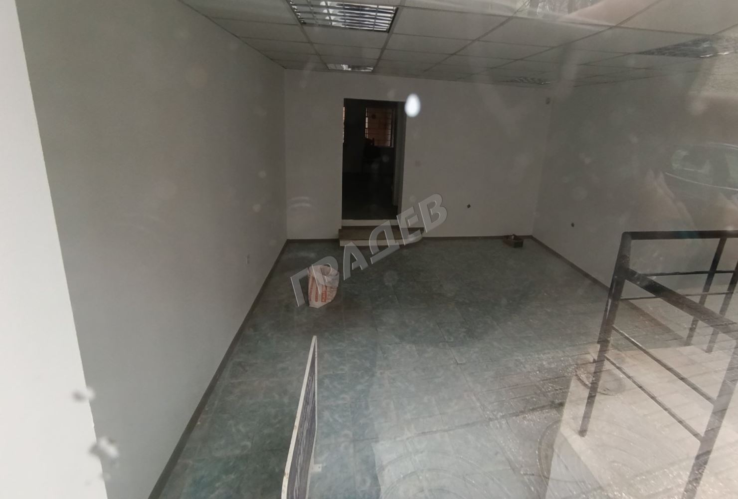 Помещение под наем в рамките на Идеален център - Агенция за недвижими имоти Варна - Екипът, имот 1