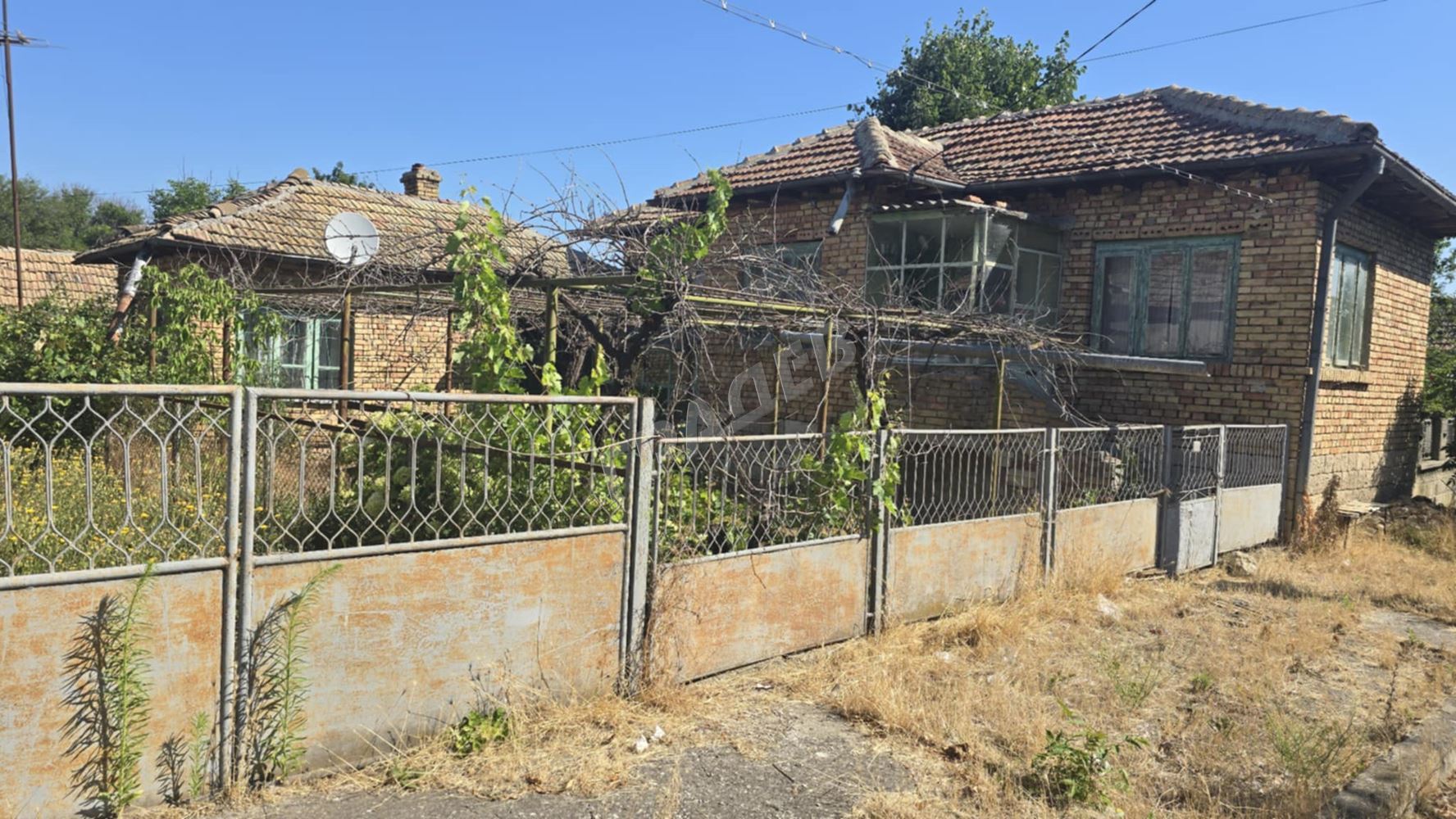 Еднофамилна къща с.Брестак - Агенция за недвижими имоти Варна - Екипът